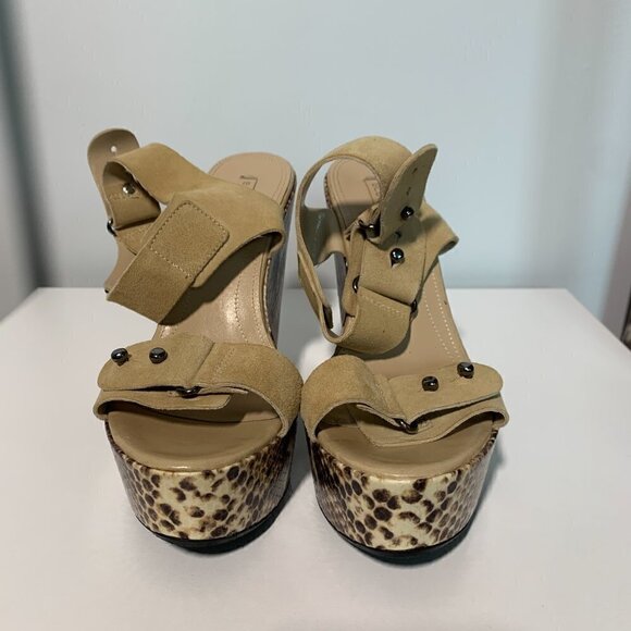 ✨Sleek and Stylish: BCBG Snakeskin Platform Wedges in Caramel Suede, size 8​ - Picture 7 of 9